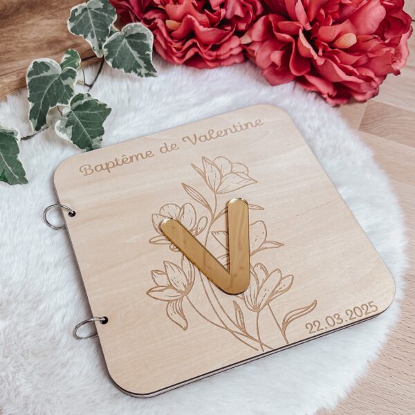 Livre d'or fleurs initiale